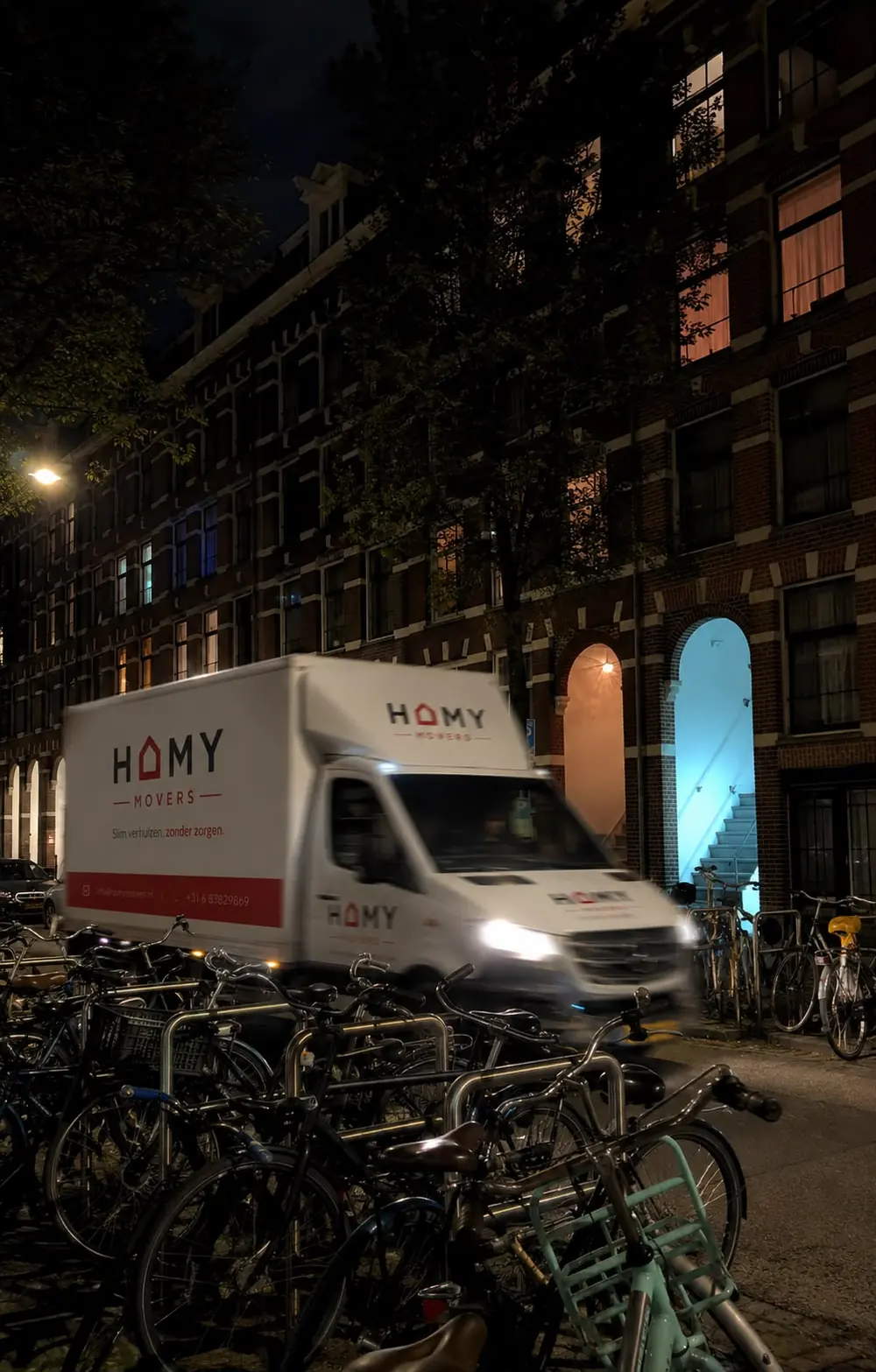 HomyMovers verhuiswagen onderweg in Amsterdam